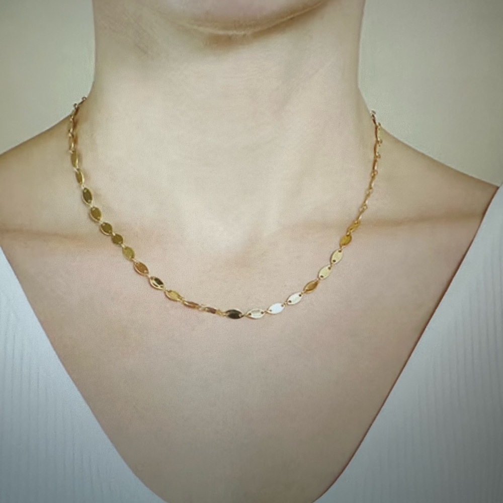Elegant Gold Disc Necklace